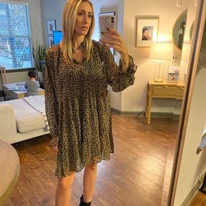 Cutest detailed flower dress.